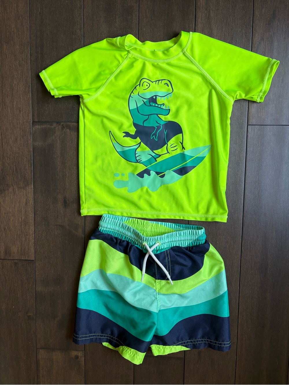 🏄♂️2T Dino Surfing Rash Guard Swim Set